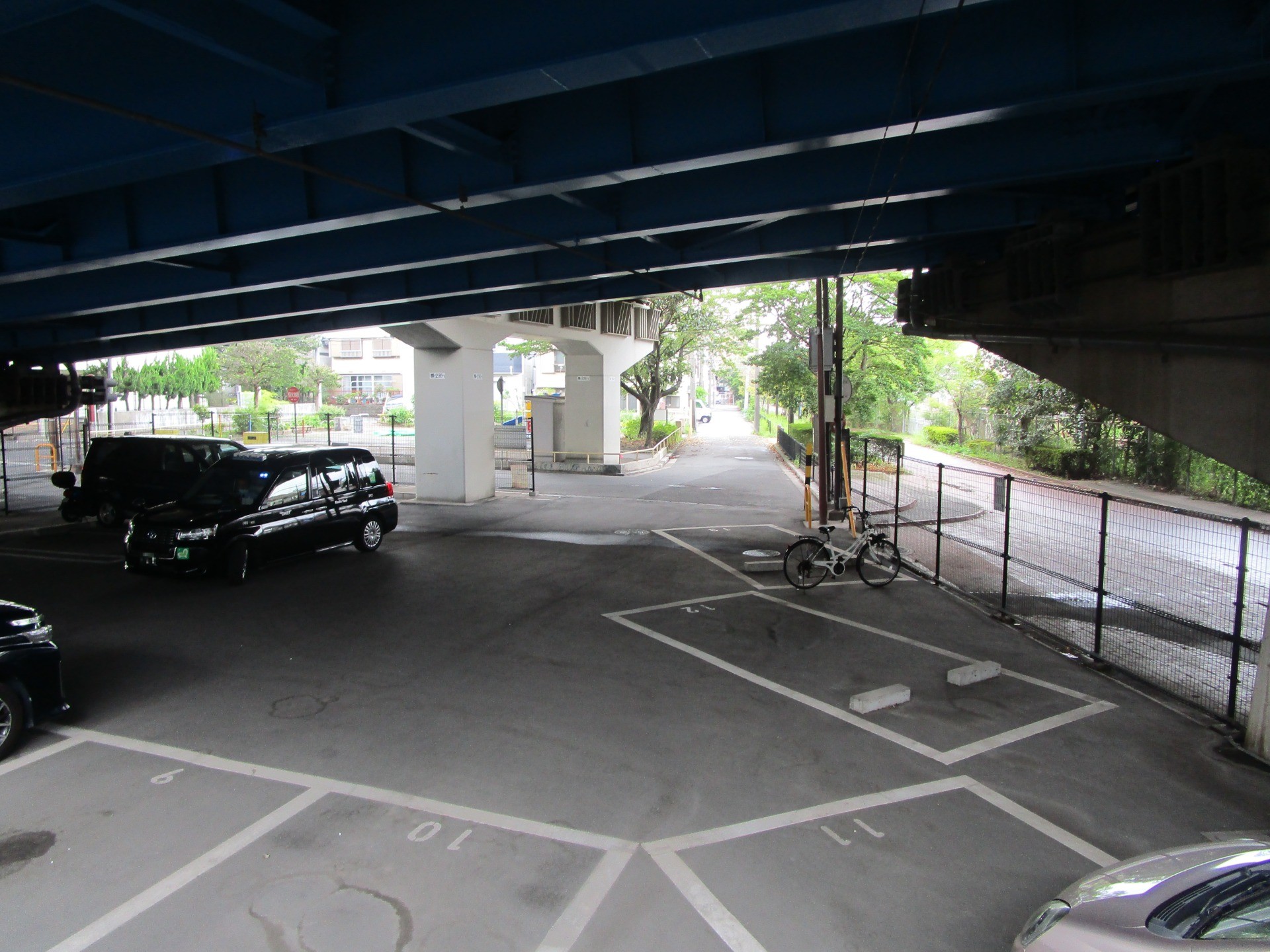 立体交差南A駐車場