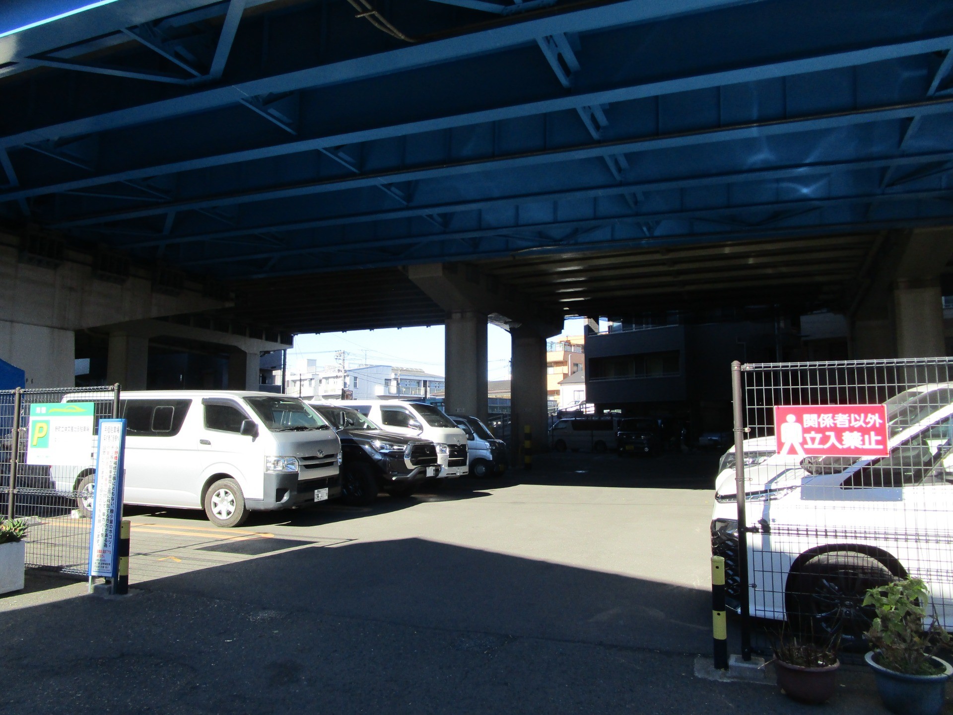 立体交差北B駐車場